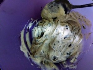 Black garlic and mayo dressing